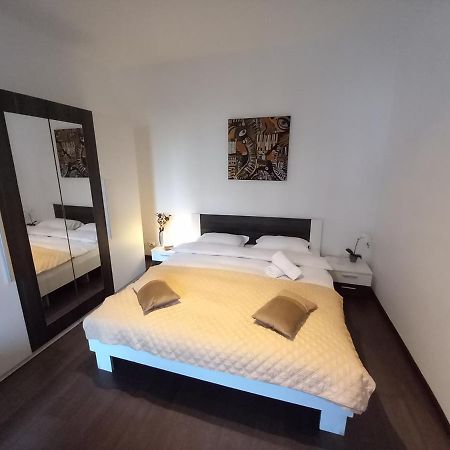 Anastasia Bratianu Apart 28 A Self Check From 2 Pm Bukares Bagian luar foto
