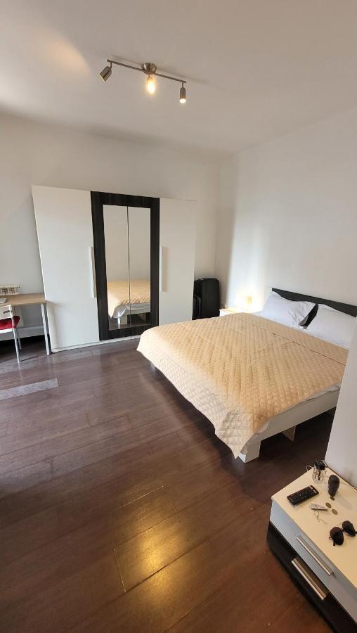 Anastasia Bratianu Apart 28 A Self Check From 2 Pm Bukares Bagian luar foto