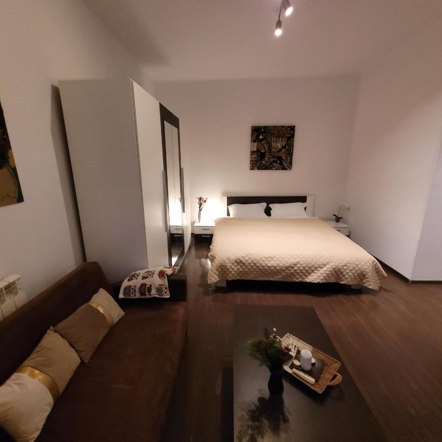 Anastasia Bratianu Apart 28 A Self Check From 2 Pm Bukares Bagian luar foto