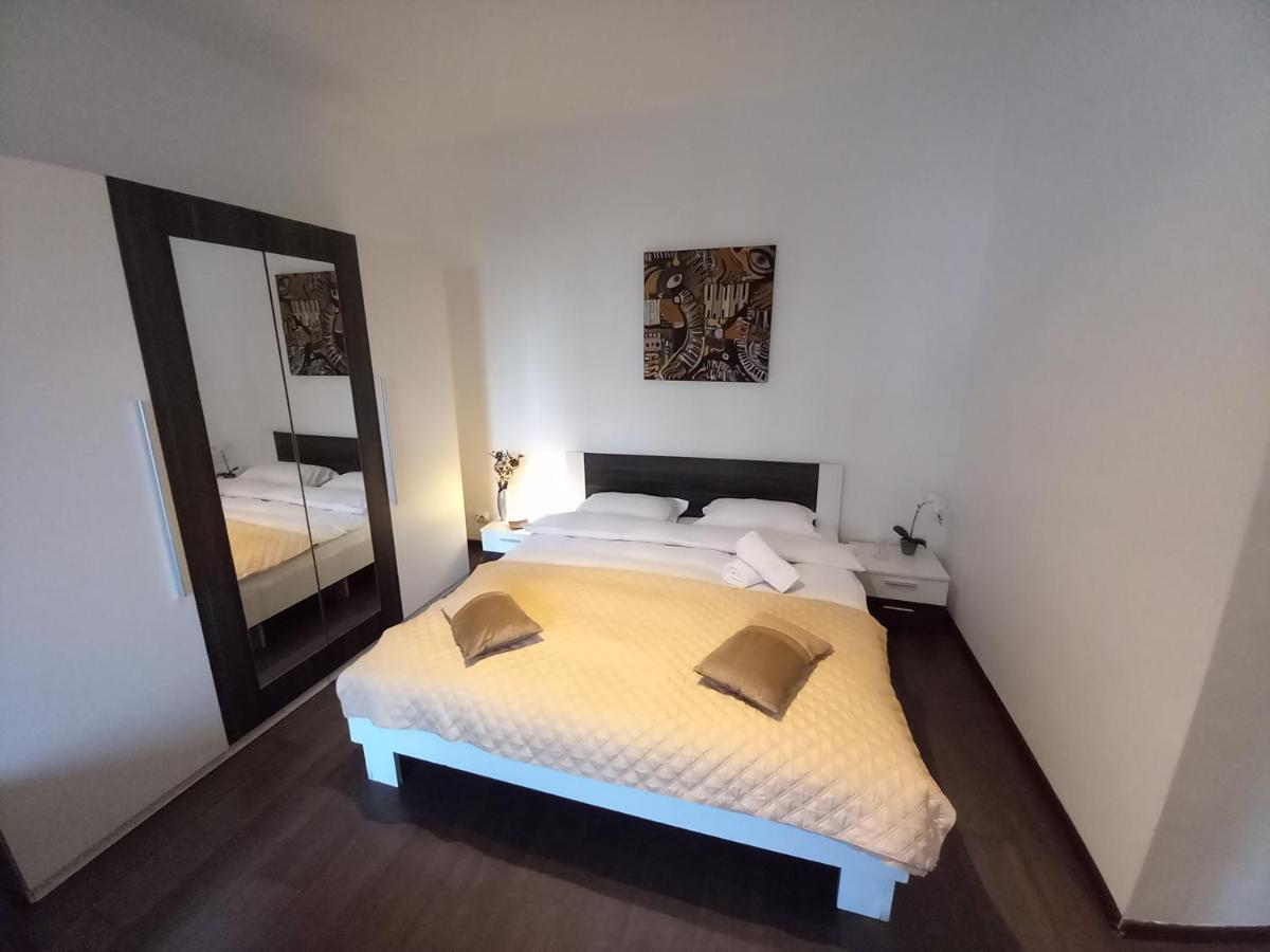 Anastasia Bratianu Apart 28 A Self Check From 2 Pm Bukares Bagian luar foto
