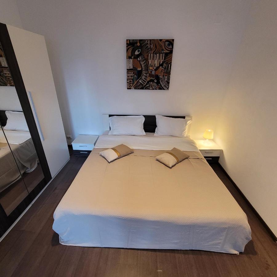 Anastasia Bratianu Apart 28 A Self Check From 2 Pm Bukares Bagian luar foto