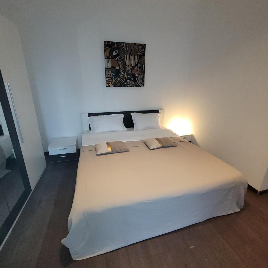 Anastasia Bratianu Apart 28 A Self Check From 2 Pm Bukares Bagian luar foto