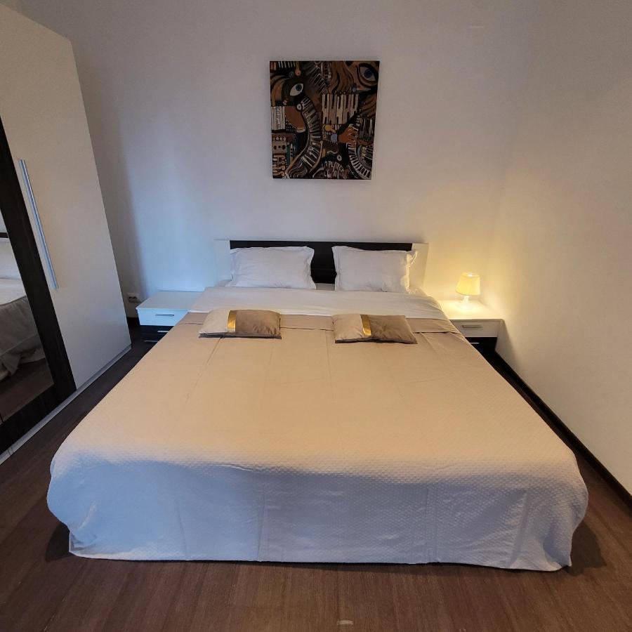 Anastasia Bratianu Apart 28 A Self Check From 2 Pm Bukares Bagian luar foto