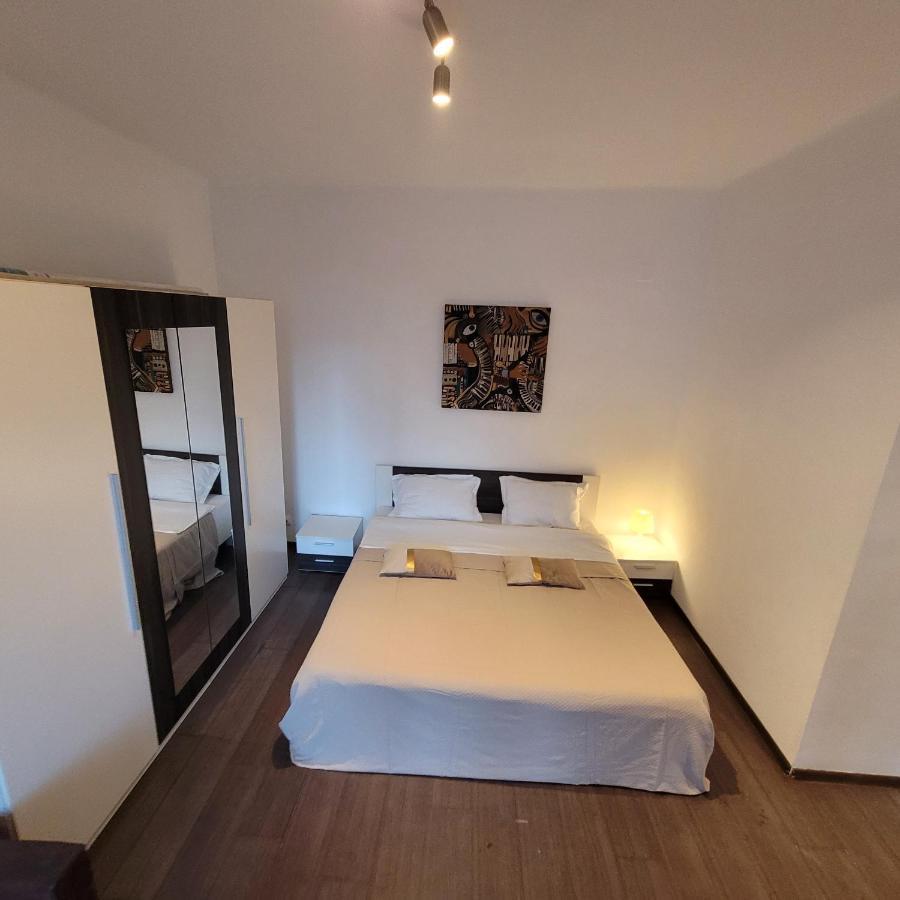 Anastasia Bratianu Apart 28 A Self Check From 2 Pm Bukares Bagian luar foto
